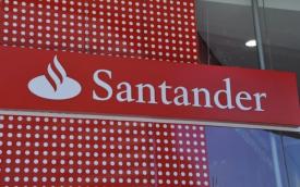 Fachada de uma agência do Santander