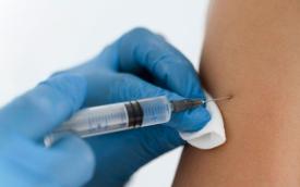 Imagem de uma vacina sendo aplicada